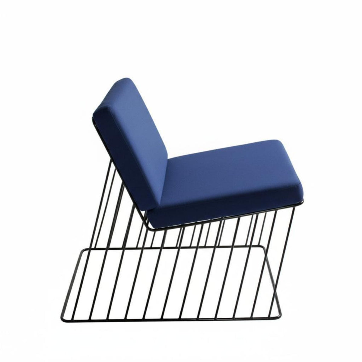 Continuous Line Armchair Sculptural Form Upholstered Armchair dense-cushiseamlessd Foam
