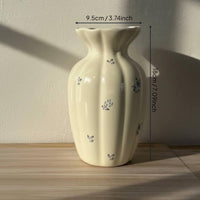 Ruffled Ceramic Vase Glossy Glaze Finish Vintage Flower Vase Water-Based Suitable House Decoration for Living Room, Bedroom