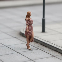 1/24 Walking Girl Figurine High Detail Resin Miniature Figurine