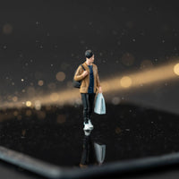 1:64 Miniature Figure Realistic Design Miniature Man Carrying Bag Model Train Layout People for Hobbyists