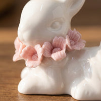 Ceramic Bunny Figurine Floral Accent Decoration Ceramic Bunny Statue Cute Design Easter Bunny Ornament for Families, Party Hosts, Tabletop, Shelf, Living Room