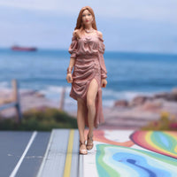 1/24 Walking Girl Figurine High Detail Resin Miniature Figurine