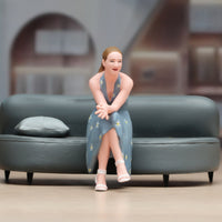1:24 Scale Figurine Miniature Seated Woman Figurine Crossed Legs