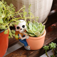 Climbing Skull Planter Resin Skull Planter Friendly Skeleton Pot Decor for Balcony