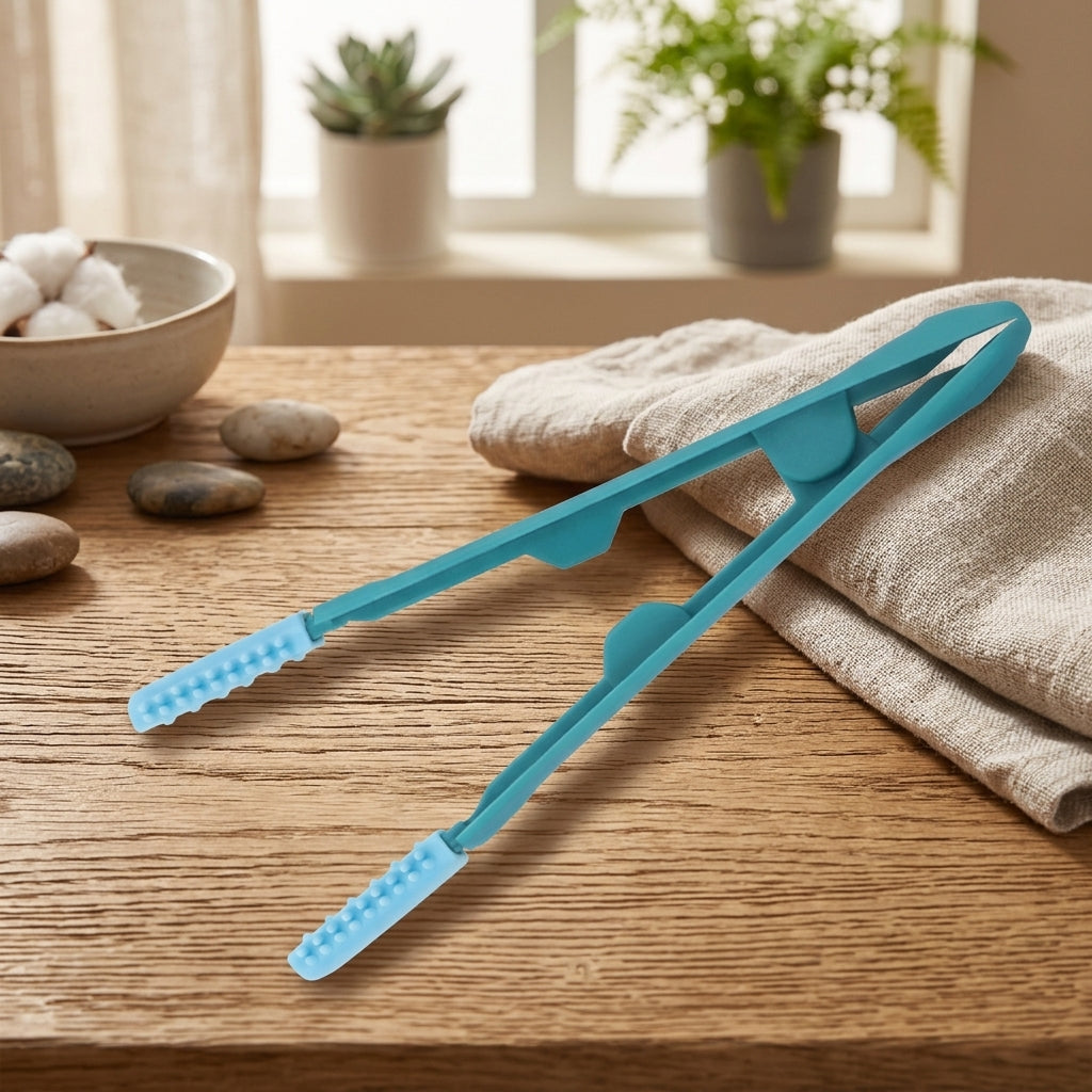 Cleaning Brush for Dog Grooming and Tear Stain Removal, Soft Silicone Brush with Oval Head for Gentle Cleaning, Anti Slip Pet Eye Cleaning Tool