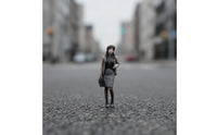 1/64 Scale Miniature Female Figurine Painted Resin Miniature Woman Figure Printed Color Desktop Ornament Figure Standing for Hobbyists, Collectors, Dioramas, City Setting Layouts, Model Displays