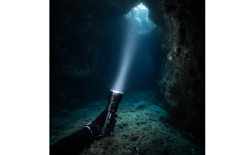 Aluminum-Alloy Dive Light with Side Switch Rechargeable Diving Flashlight Long-Range Diving Torch Portable for Boaters