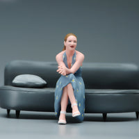1:24 Scale Figurine Miniature Seated Woman Figurine Crossed Legs