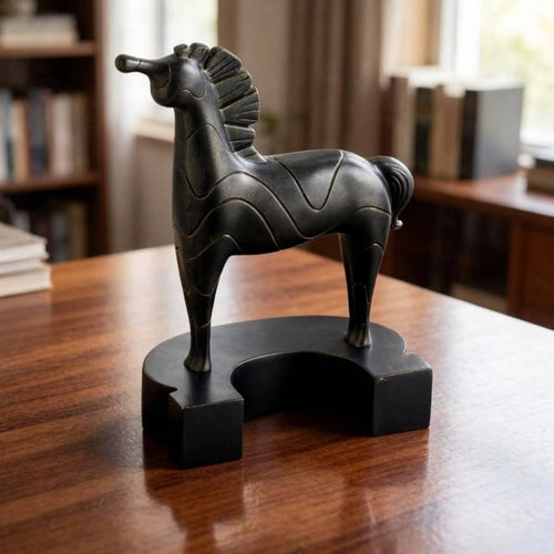 Resin Horse Figurine Light Luxury Modern Horse Statue Textured Finish House Decoration for Office, Entryway