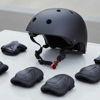 7 Pieces Ventilated Design Young Multi-Sport Helmet Shock Resistance Skating Safety Set Adjustable Strap Kids Helmet and Pads Set Breathable Foam for Scootering