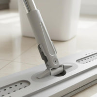 Hands-Hands-Scrape Flat Mop Built-in Squeegee Self-Wringing Mop and Container