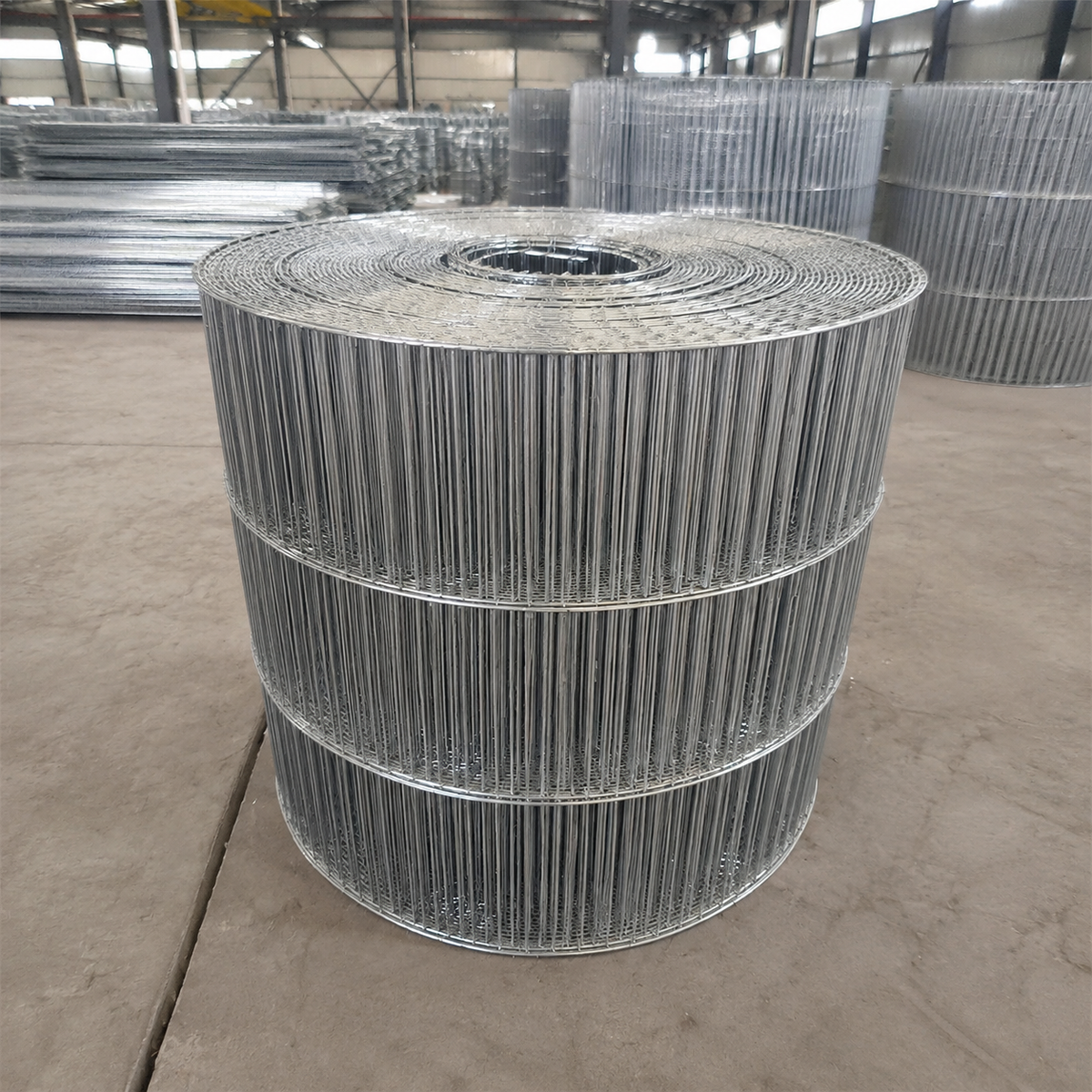 Roll Chicken Wire, 2.0 mm Welded Galvanized Fence, for Enclosures and Gardens, Silver Color