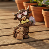 Resin Bovine Figure Resistant Scottish Cattle Figurine Heart-Shaped Glasses Resin Cattle Sculpture for Balcony, Desktop