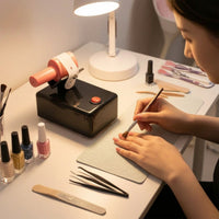 Electric Nail Polish Shaker High-Speed Shaker with Adjustable Straps Compact Liquid Mixer Portable for Artists
