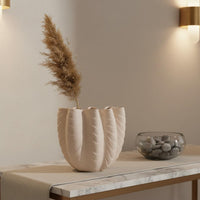 Wave Vase French Retro Style Decorative Flower Vase Presentable Home Decor Item for Showroom