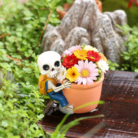 Climbing Skull Planter Resin Skull Planter Friendly Skeleton Pot Decor for Balcony