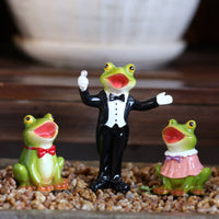 3 Pieces Frog Choir Statue Whimsical Design Vocalizing Frog Figurine Set Cute Animal Garden Ornament Decoration for Gardeners, Patio, Desktop