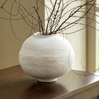 Wabi-Sabi Style White Round Vase for Flower Arrangements, Decorative Piece for Model Rooms, Homestays, Living Rooms, Dining Rooms, Entryways, Dried Fl