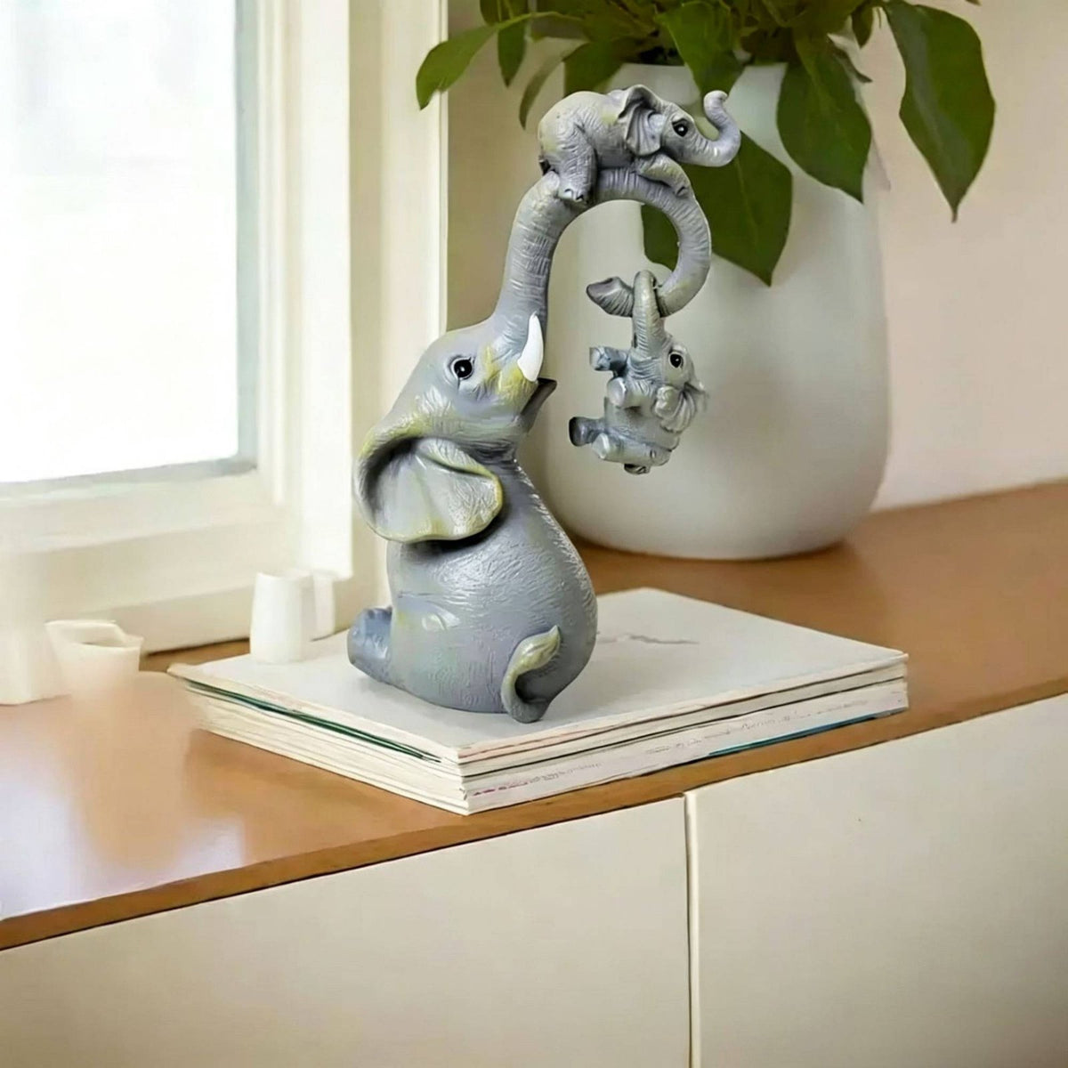 Mother and Baby Elephant Decor Detailed Sculpting Elephant Family Statue