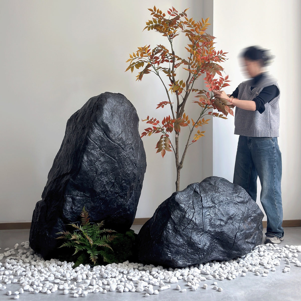 Simulated Black Mountain Stone Floor Decoration