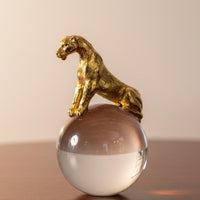 Figurine on Sphere Luxury Look Feline Sculpture Statue Elegant Gift Crystal Ball Cheetah Sculpture for Living Room, Entryway, Desk
