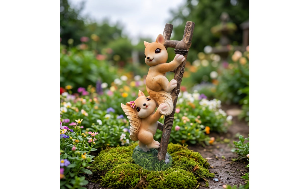 Squirrel Ornament with Ladder Outdoor Squirrel Statue Realistic Garden Decor for Nature Lovers, Gardeners, Yard, Patio, Balcony