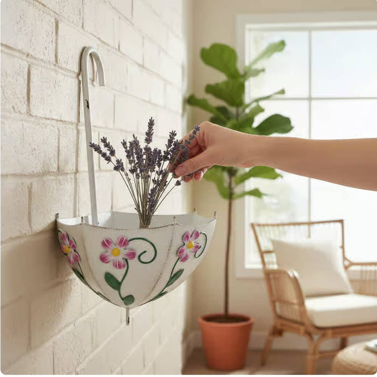 Umbrella Wall Planter Rustic Metal Finish Hanging Basket Hand Painted Metal Planter Basket for Outdoor