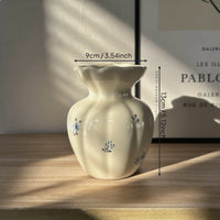 Ruffled Ceramic Vase Glossy Glaze Finish Vintage Flower Vase Water-Based Suitable House Decoration for Living Room, Bedroom