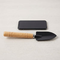 Narrow Digging Tool, Tempered Steel Soil Loosening Tool with Long Wood Handle, V-Shaped Blade Trench Digger for Delicate Plants