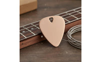 Long-Lasting Zinc Alloy Guitar Pick Mirror Finish Metal Guitar Pick Polished Edges Polished Metal Plectrum Resistant for Electric Guitarists, Bassists, Musicians, Live Performance, Studio Recording