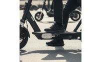 Non-Slip Surface Electric Bike Passenger Footrest Long-Lasting Aluminum Alloy Scooter Folding Pedals Easy Installation Folding Scooter Foot Peg Wear-Resistant for Passengers, Kids
