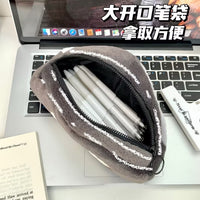 可爱毛绒企鹅水獭笔袋ins高中生文具盒高颜值化妆包大容量收纳袋