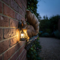 Solar Squirrel Wall Lamp Decorative Resin Squirrel Garden Statue for Balcony