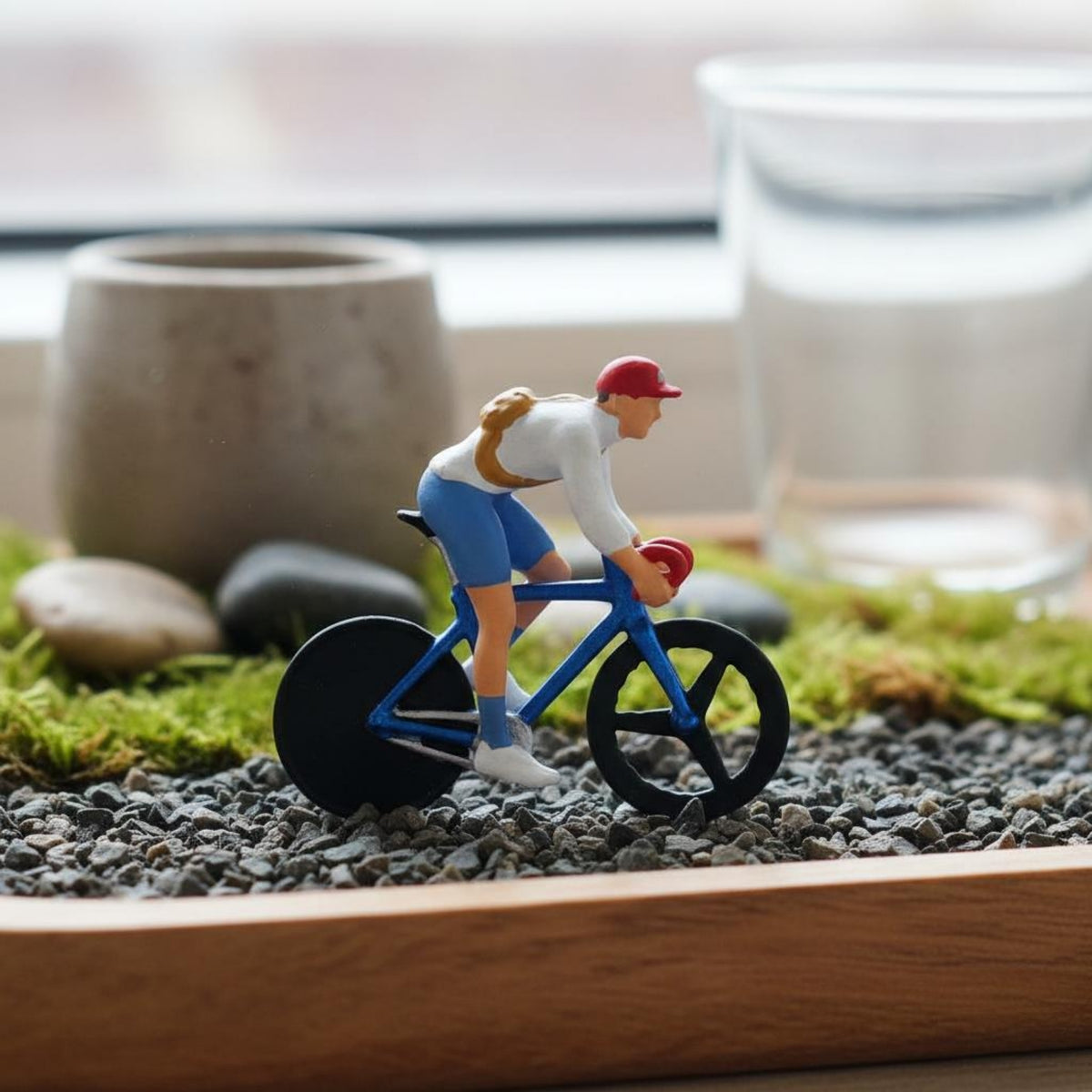 1:64 Scale Figures Micro Landscape Mini Cyclist Model Realistic Details