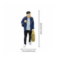 1/64 Miniature Man Figurine with Backpack Realistic Detail Miniature Figurine with Tote Bag Fine Workmanship Painted for Desk Decoration