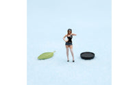 1/64 Scale Woman Model Fine Workmanship Photographer Figurine Miniature Realistic Pose Mini People Figurine for Collectors