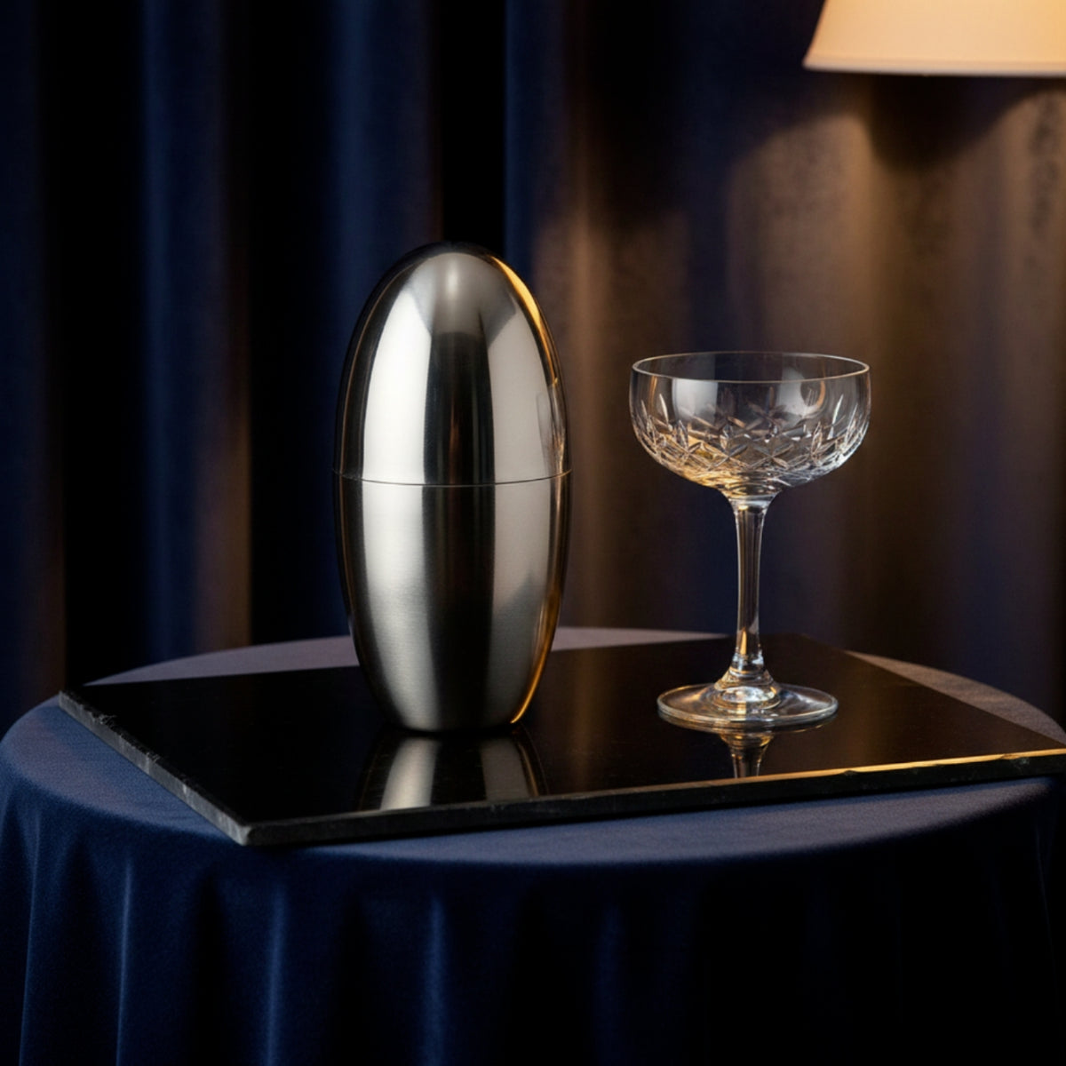 Egg-Shaped Shaker Compact Cocktails Shaker Silver Barware for Bartenders, Mixologists, Drink Trolley