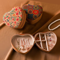 Soft Leather Jewelry Box with Heart Shape for Travel and Gifting