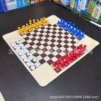 四人仿木纹国际象棋配塑料红黄蓝白棋子王高约49mm棋盘约35cm