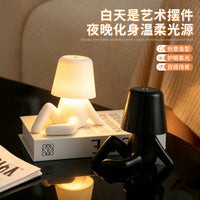 创意坐姿小人小夜灯北欧床头酒杯灯摆件台灯卧室氛围感护眼睡眠灯