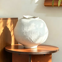 Wabi-Sabi Style White Round Vase for Flower Arrangements, Decorative Piece for Model Rooms, Homestays, Living Rooms, Dining Rooms, Entryways, Dried Fl
