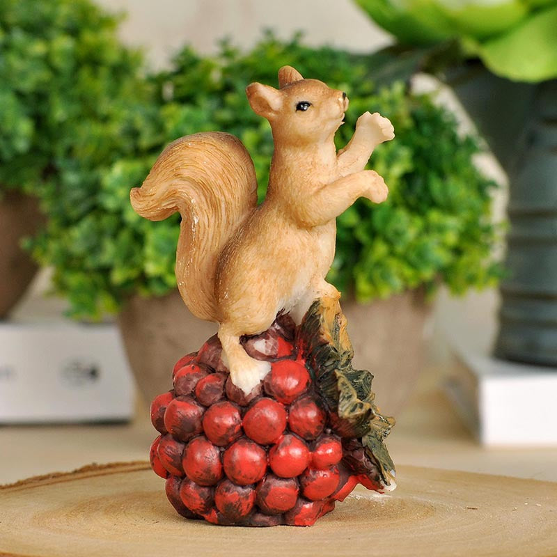 Red Fruit Squirrel
