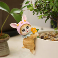Flower Pot Feline Ornament Hand-Painted Resin Feline Pot Ornament for Outdoor