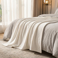 Flannel Fleece Blanket Warm Soft Flannel Blanket Versatile Soft Luxurious Throw for Office Workers, Adults, Living Room, Bedroom, Travel, Comfortable Shawl Blanket