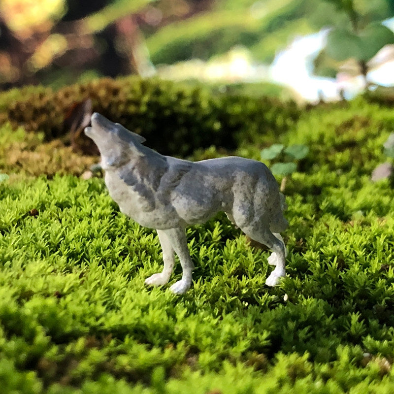Miniature Wolf Figurine Model Landscape Micro Simulated Animal Ecological Terrarium 3D Printed Resin Figure