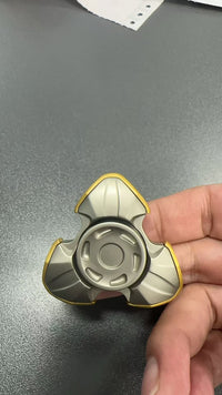 跨境热卖edc解压玩具指尖陀螺开甲陀螺合金解压神器减压玩具