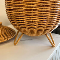 Handwoven Woven Basket with Lid and Legs Multi-Purpose Rattan Design Tripod Basket Sturdy Tabletop Organizer Lightweight for Bedroom