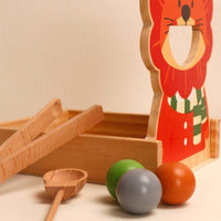 Natural Wood Feeding Toy with Lion Board Preschool Color Matching Toy with Cups and Balls Child-Centered Wooden Sorting Game with Scooping Tools Hand-Eye Coordination for Preschoolers