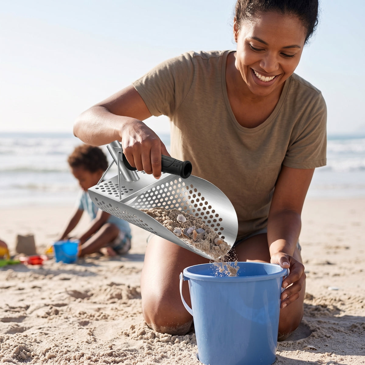 Stainless Steel Perforated Sand Shovel Rust-Proof Sand Sifting Shovel Heavy Duty Long-Lasting for Metal Detectorists, Treasure Hunters, Beachcombers, Beach, Gold Panning