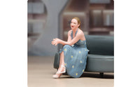 1:24 Scale Figurine Miniature Seated Woman Figurine Crossed Legs